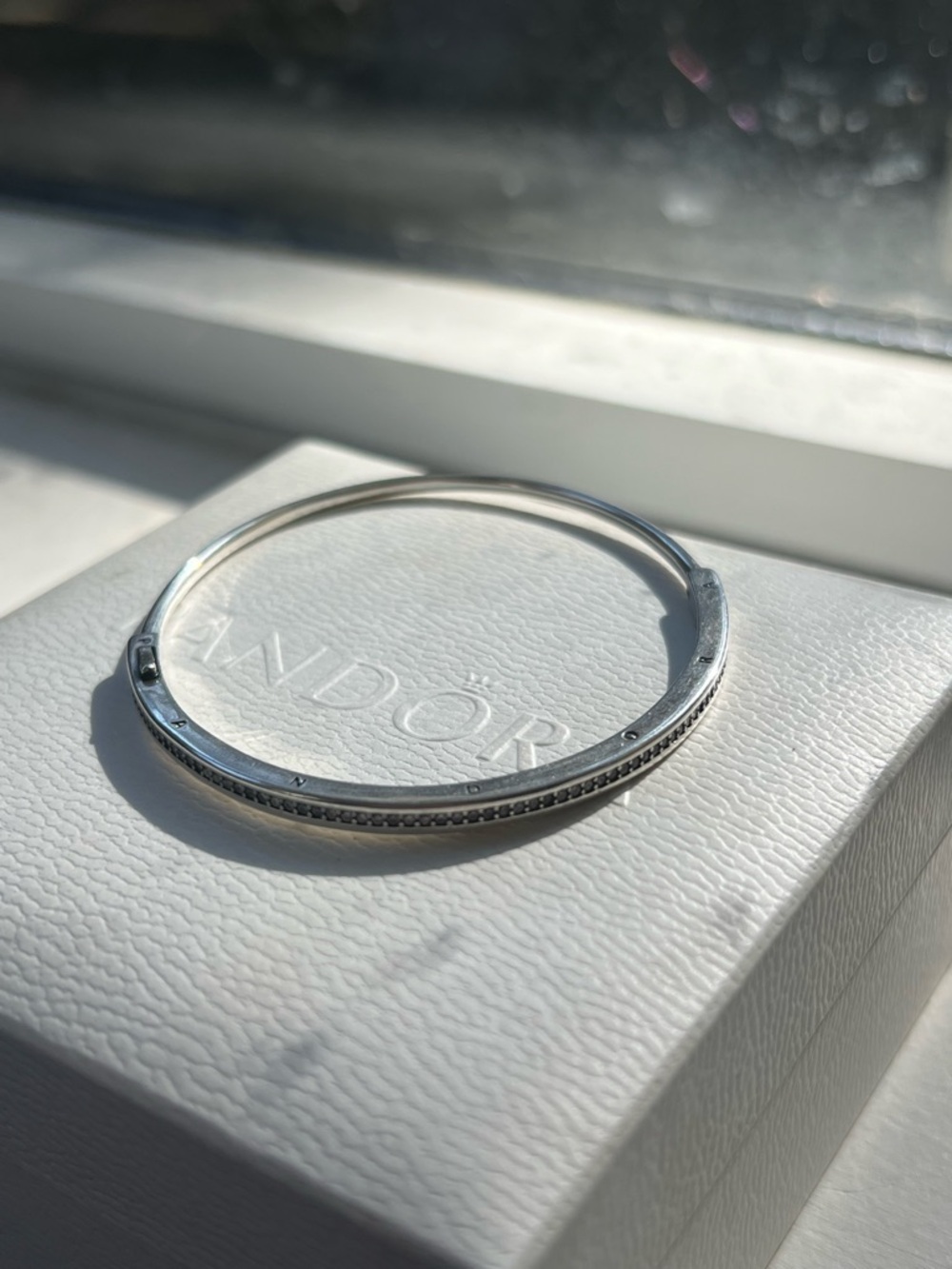 Pandora Bangle with Zirconia - Picture 4 of 6